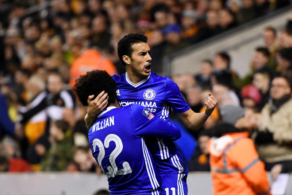 Cúp FA: Chelsea toát mồ hôi đi tiếp, Man City bị đàn em buộc chân