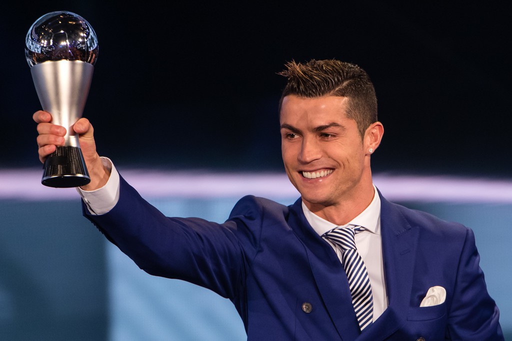 Ronaldo được ưu ái sớm nhận giải Cầu thủ hay nhất FIFA?