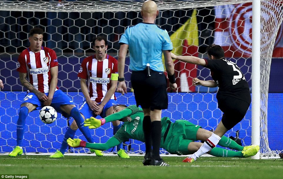 Thủ môn cứu thua ngoạn mục, Atletico đặt vé ở tứ kết