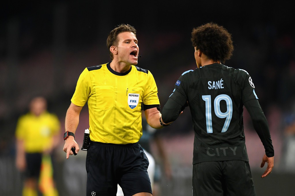 Trọng tài “vua thẻ” sẽ đem may mắn cho Liverpool trước Roma?