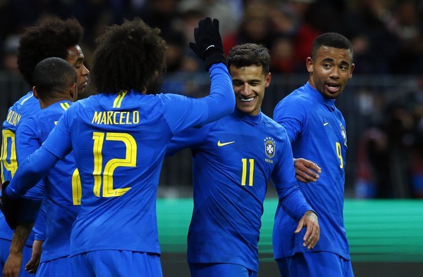 Video: Coutinho và Paulinho giúp Brazil hạ Nga trong 13 phút