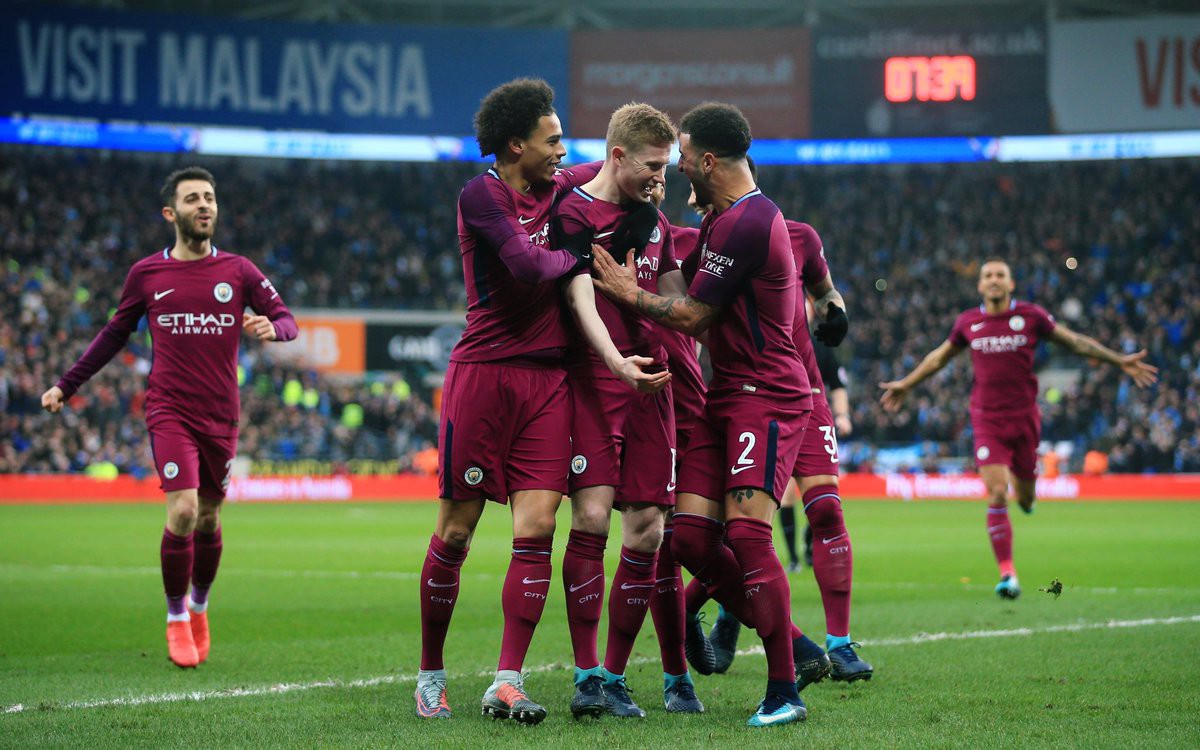 Video: De Bruyne sút phạt tinh quái, Man City đi tiếp ở FA Cup