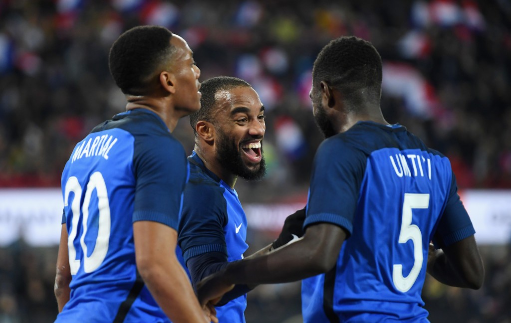 Video: Lacazette lập cú đúp, Pháp vẫn không hạ được Đức