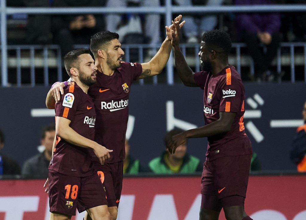 Video: Luis Suarez chinh phục dấu mốc mới giúp Barca hạ Malaga
