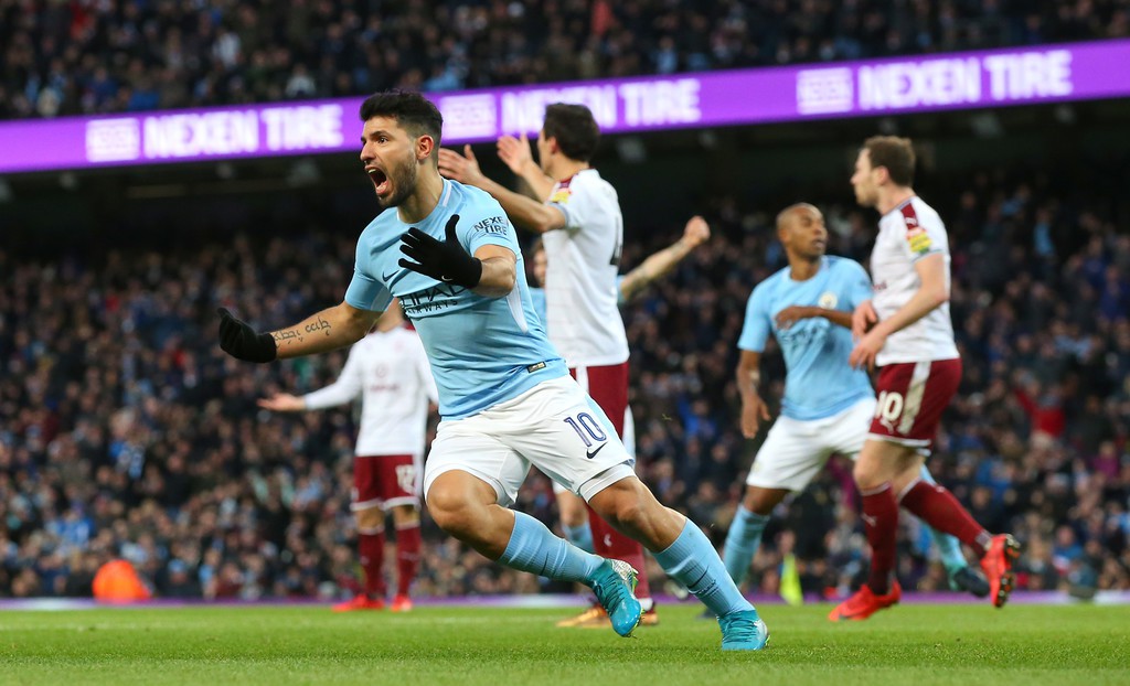 Video: Aguero lập "cú đúp 2 phút" giúp Man City ngược dòng hạ Burnley