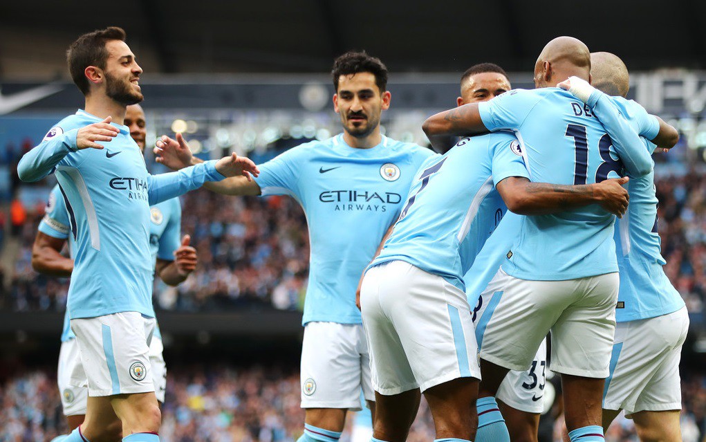 Video: Tân vô địch Man City hạ Swansea bằng kỷ lục chuyền bóng