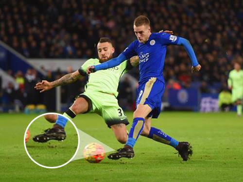 Bao giờ Vardy có giày mới?