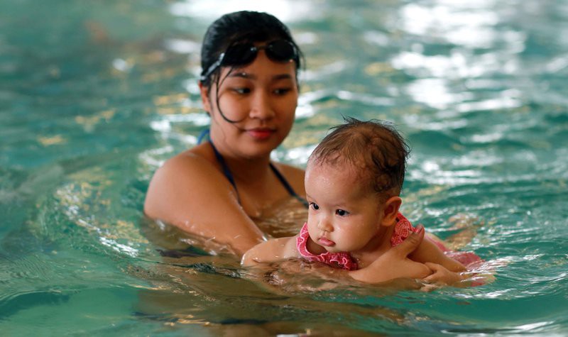 Bơi lội cho trẻ em sơ sinh dưới 24 tháng tuổi