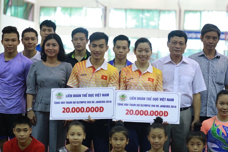 Phước Hưng và Hà Thanh được tặng thưởng 40 triệu trước khi đi Olympic