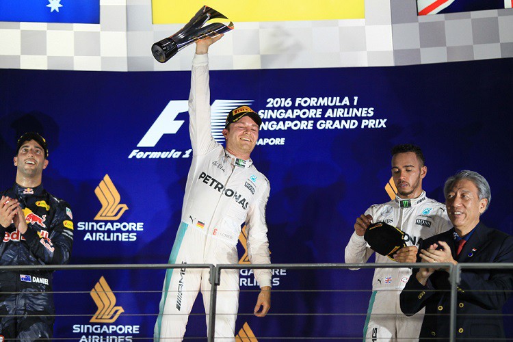 Rosberg vô địch Singapore GP, soán ngôi số 1 của Hamilton