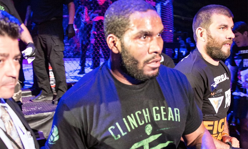 Võ sĩ vượt qua cú sốc mất em trai ngay trước sự kiện Bellator 161