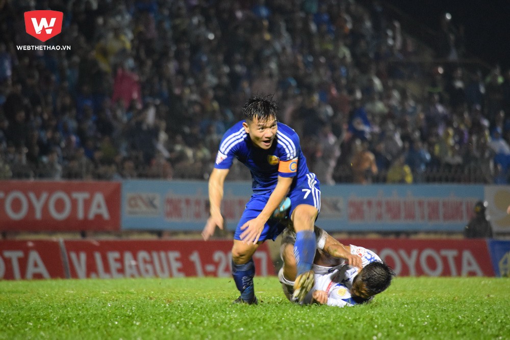 Đinh Thanh Trung khóc nức nở trong lần đầu vô địch V.League