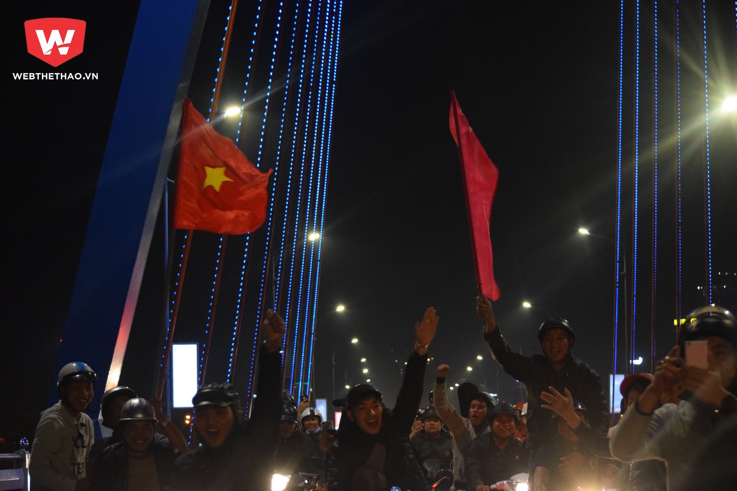 Cầu sông Hàn "đóng cửa" vì...cơn bão U23 Việt Nam