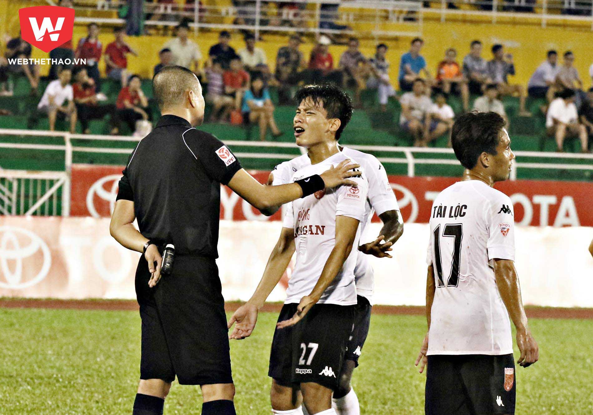 Tấm vé trở lại V.League 2019 sẽ là lời xin lỗi ngọt ngào của Long An sau sự cố vòng 6 V.League 2017. Tấm vé trở lại V.League 2019 sẽ là lời xin lỗi ngọt ngào của Long An sau sự cố vòng 6 V.League 2017.