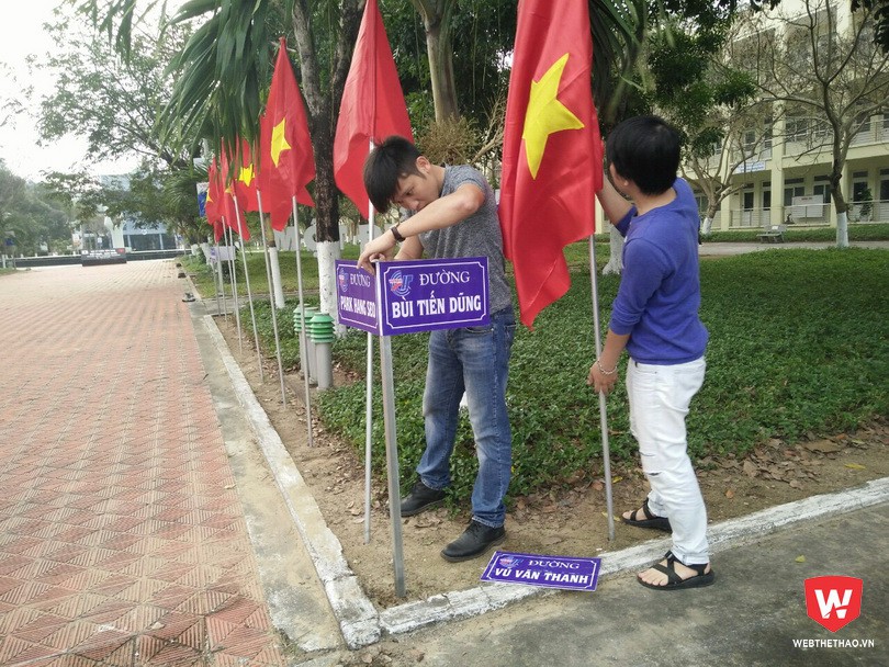 Gặp khá nhiều khó khăn nhưng các thầy trong Ban tuyển sinh đã hoàn thành kế hoạch tạo điểm nhấn trong niềm vui hân hoan của cả nước. Gặp khá nhiều khó khăn nhưng các thầy trong Ban tuyển sinh đã hoàn thành kế hoạch tạo điểm nhấn trong niềm vui hân hoan của cả nước.