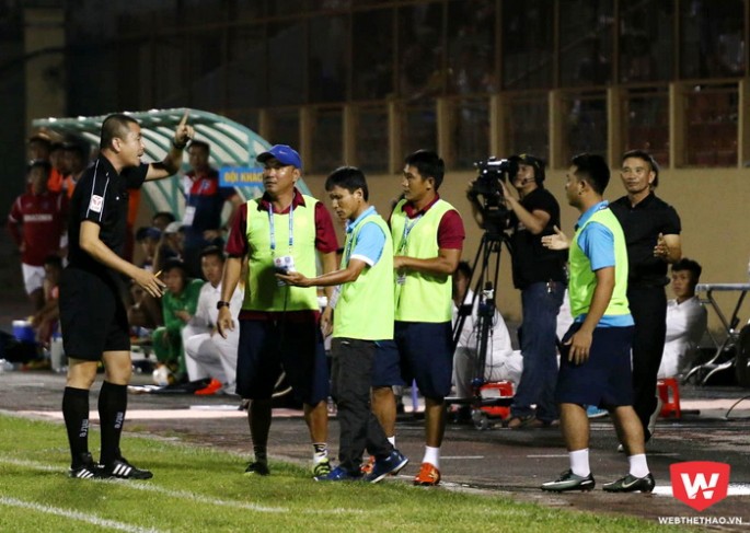 Phản ứng trọng tài, 3 HLV nhận án phạt ở vòng 5 V.League 2018