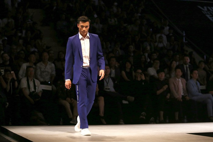 Thủ môn Bùi Tiến Dũng: Tôi lên sàn catwalk vì thích trải nghiệm