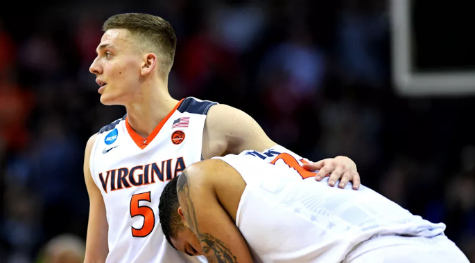 Top 10 đồng phục thi đấu đẹp nhất NCAA 2018