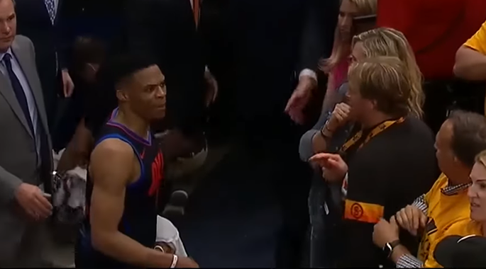 Westbrook sửng cồ do bị fan Jazz châm chọc và OKC bị loại
