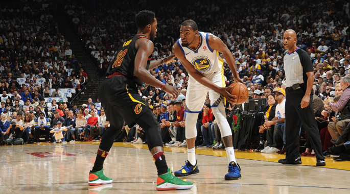 Durant xuất sắc giúp Warriors đánh bại Cavaliers ngày Giáng sinh