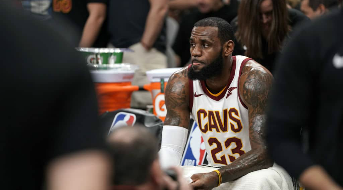 NBA 2017-18: Cavaliers và Warriors cùng thua