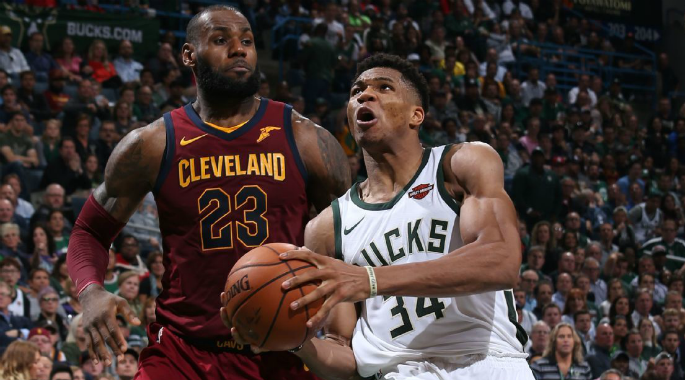 NBA 2017-18: Giannis Antetokounmpo phục thù LeBron James thành công
