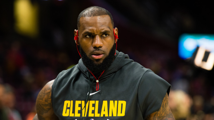NBA 2017-18: LeBron James giải cứu Cavaliers, Warriors đè bẹp Bulls