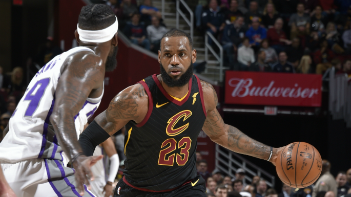 NBA 2017-18: LeBron James vung gươm kết liễu “những vị Vua”