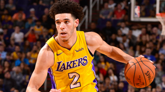 NBA 2017-18: Lonzo Ball kiến tạo khiến 76ers ôm sầu