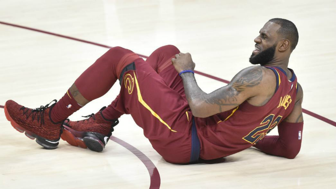 NBA 2017-18: Cavaliers chìm sâu khủng hoảng; Celtics tiếp đà thăng hoa
