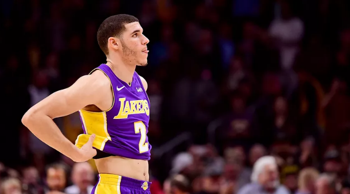 NBA 2017-18: Warriors vất vả đánh bại Lakers bằng hiệp phụ