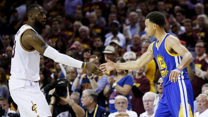 NBA 2017-18: Warriors và Cavaliers sẽ sớm trở lại hình ảnh gã khổng lồ?