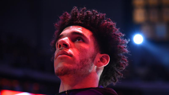 Trước những chỉ trích, người Lakers nói gì về Lonzo Ball?