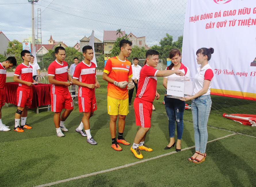 Dàn sao "phủi" HD Bank thi đấu từ thiện ở thành Vinh