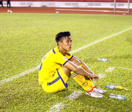 SLNA và “điểm chết” nơi hàng thủ
