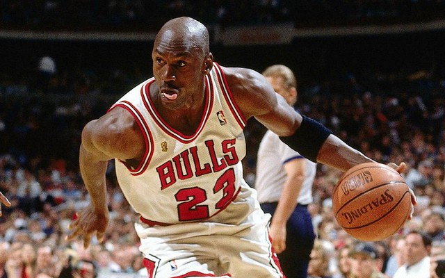 5 điều khiến LeBron James luôn phải cúi đầu trước Michael Jordan