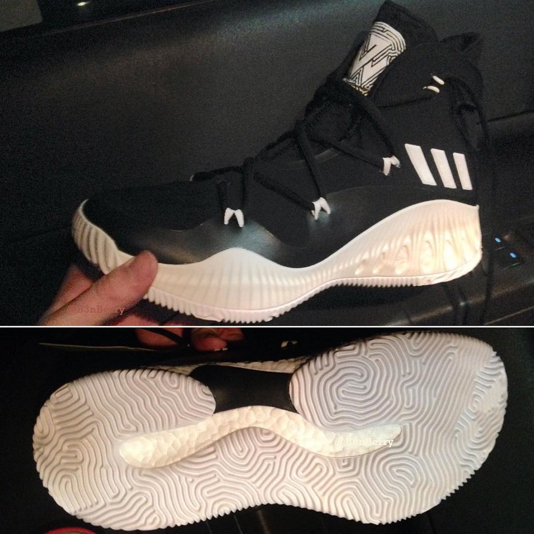 Adidas J Wall 3 chính là Adidas Crazy Explosive, một trong những mẫu giày cực kỳ thành công của Adidas sau này. Adidas J Wall 3 chính là Adidas Crazy Explosive, một trong những mẫu giày cực kỳ thành công của Adidas sau này.