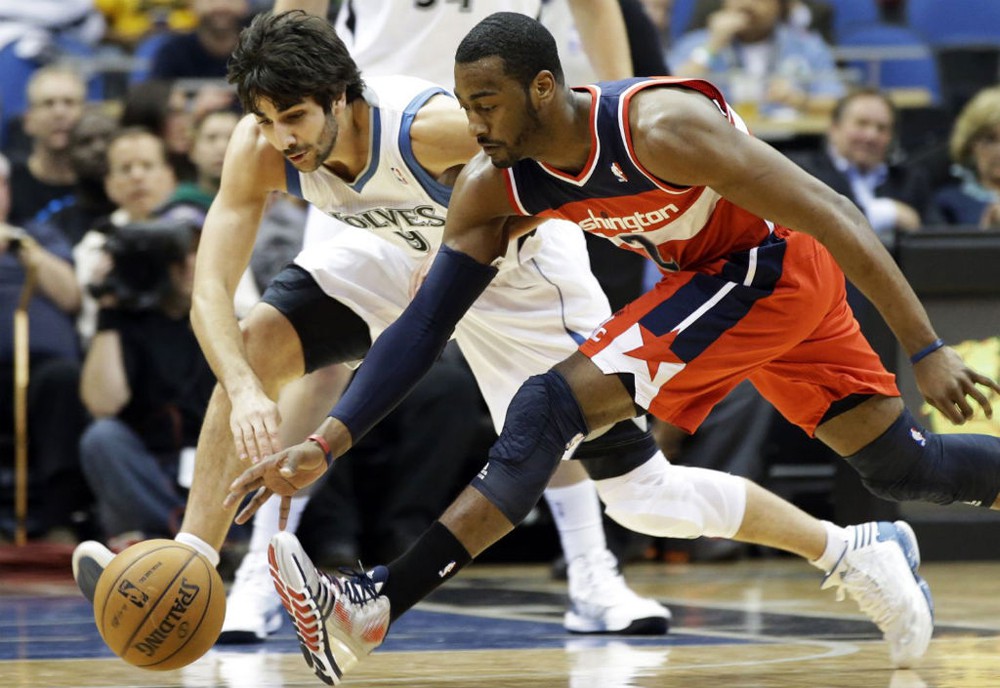 John Wall thi đấu cùng Adidas CrazyQuick. John Wall thi đấu cùng Adidas CrazyQuick.