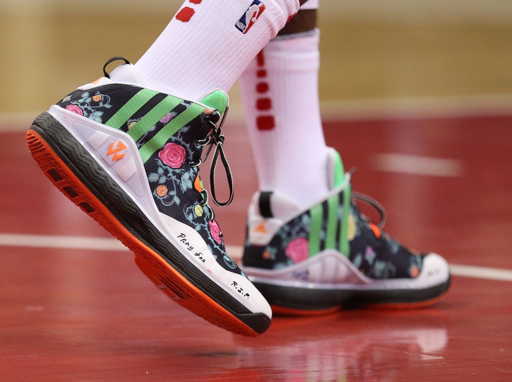 John Wall bất ngờ mang trở lại Adidas J Wall 1 “Floral” để thi đấu. John Wall bất ngờ mang trở lại Adidas J Wall 1 “Floral” để thi đấu.