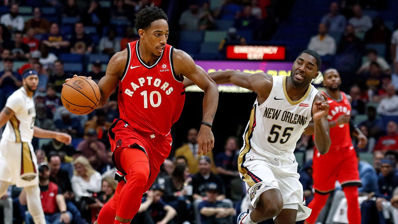 DeMar Derozan tiếp tục đóng vai trò đầu tàu cho Raptors. DeMar Derozan tiếp tục đóng vai trò đầu tàu cho Raptors.