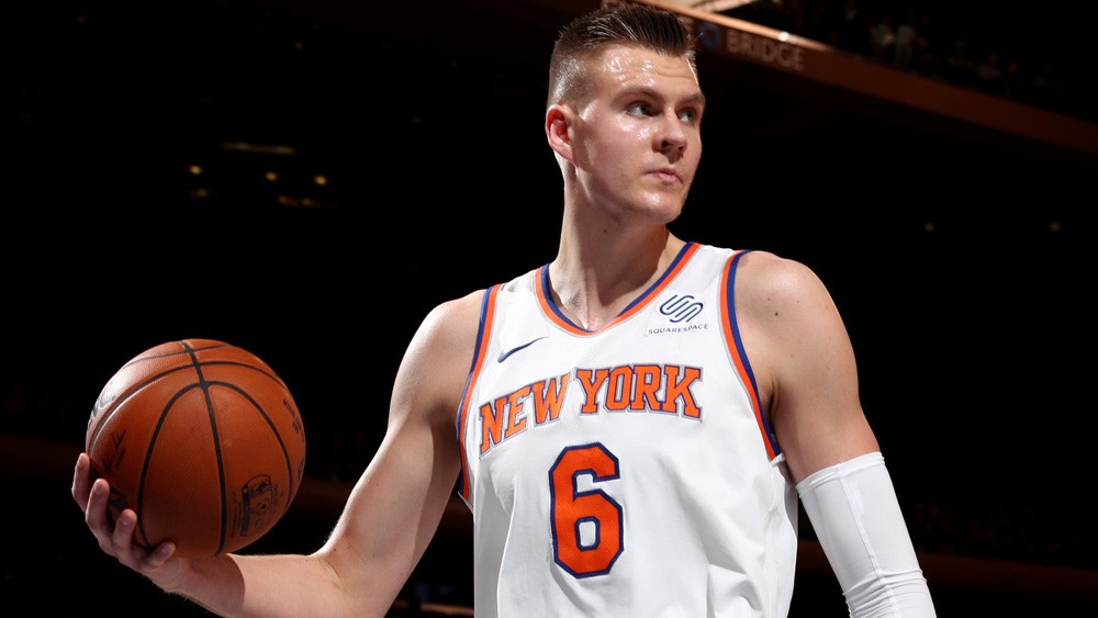 Kristaps Porzingis đang rất nản lòng về thành tích của New York Knicks. Kristaps Porzingis đang rất nản lòng về thành tích của New York Knicks.
