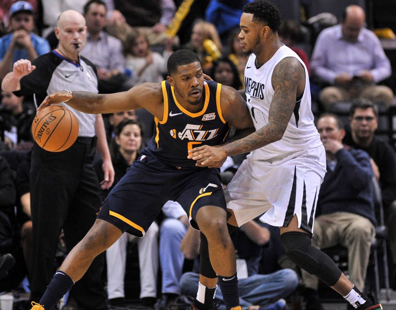 Joe Johnson (trái) sẽ mang đến lượng hỏa lực mới cho Rockets từ băng ghế dự bị. Joe Johnson (trái) sẽ mang đến lượng hỏa lực mới cho Rockets từ băng ghế dự bị.