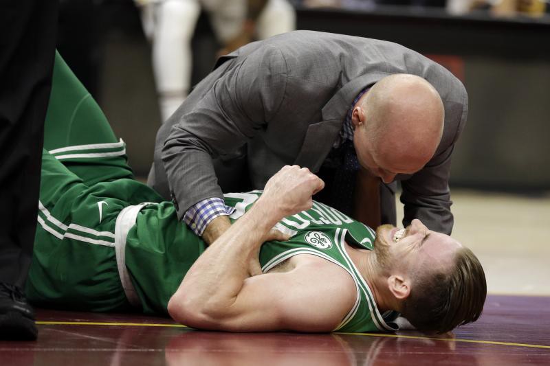 Vì sao Gordon Hayward dính chấn thương kinh hoàng?