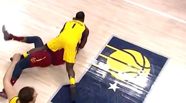 NBA giải thích về tình huống Jeff Green và Stephenson "dính" nhau