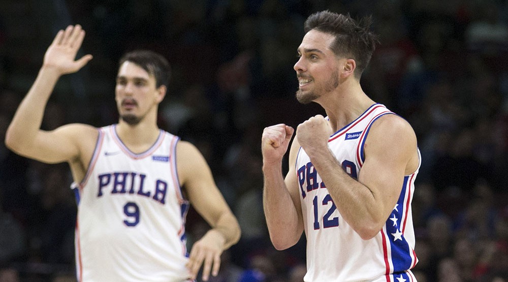 “Kép phụ" toả sáng, 76ers sống sót trên sân nhà trước Boston