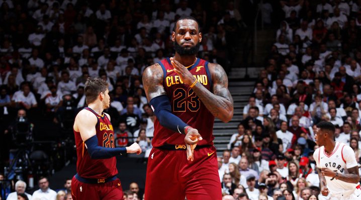 LeBron phá kỷ lục NBA, đưa Cavaliers lên dẫn 2-0 trước Raptors
