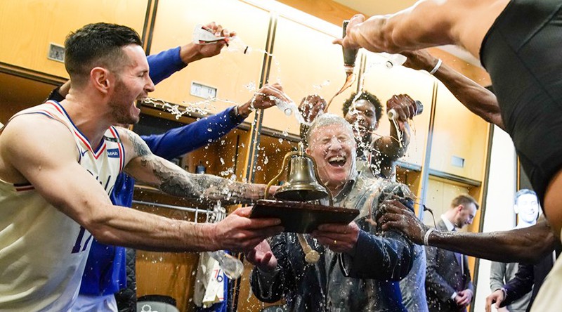 Vào vòng 2 playoffs - Phần thưởng cho 76ers từng chủ động thua