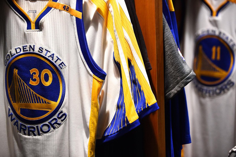 Top 15 cầu thủ “bán áo” tốt nhất NBA 2017-18