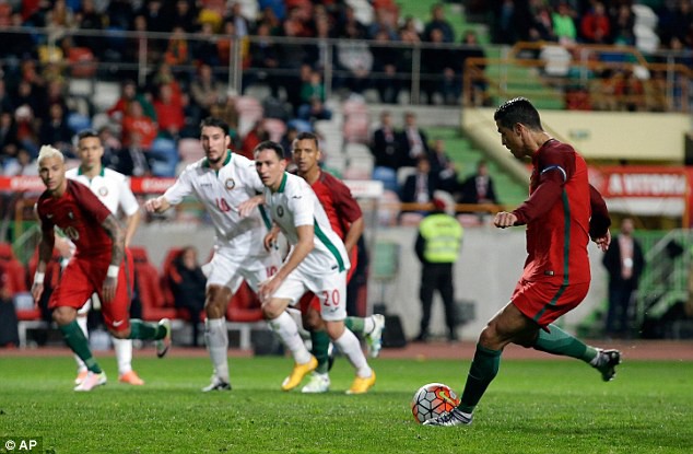 Đến cả Ronaldo cũng “sợ” đá phạt đền