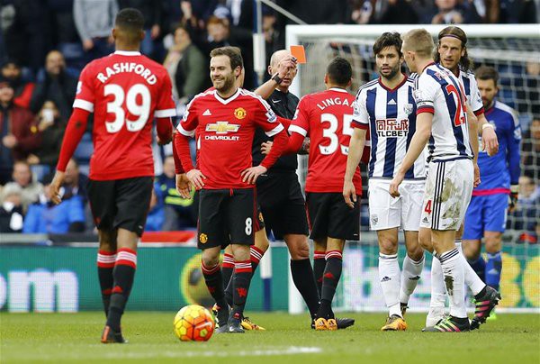Juan Mata hối lỗi vì báo hại Man Utd